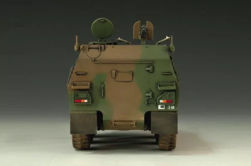 Trumpeter JGSDF Type 82 parancsnoki jármű – 1:35 harcjármű makett