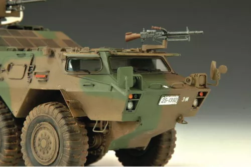 Trumpeter JGSDF Type 82 parancsnoki jármű – 1:35 harcjármű makett