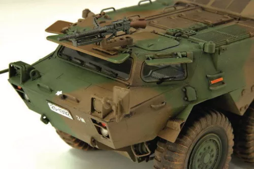 Trumpeter JGSDF Type 82 parancsnoki jármű – 1:35 harcjármű makett
