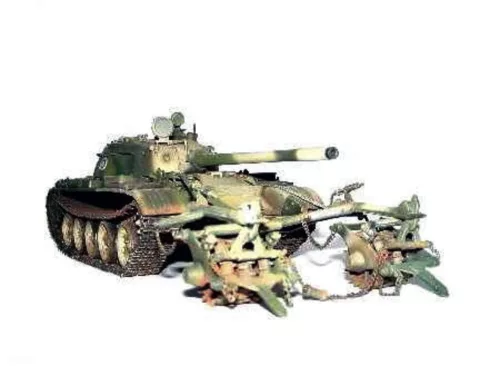 Trumpeter finn T-55 harckocsi aknamentesítővel – 1:35 harcjármű makett