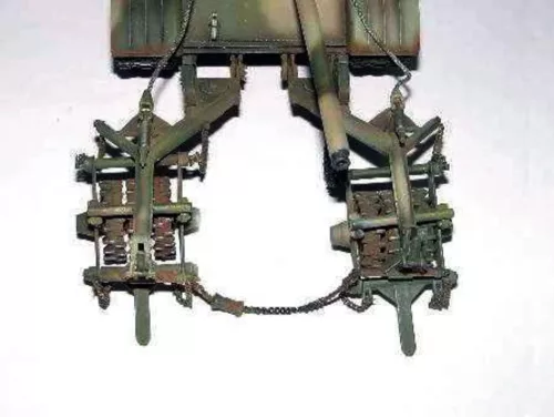Trumpeter finn T-55 harckocsi aknamentesítővel – 1:35 harcjármű makett