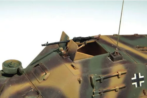 Trumpeter PzKpfw 38(H) rádiós parancsnoki jármű – 1:35 harcjármű makett