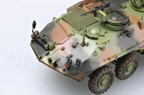 Trumpeter USMC LAV-R könnyű páncélozott műszaki mentőjármű – 1:35 harcjármű makett