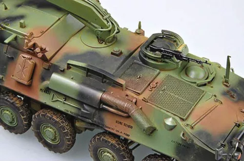 Trumpeter USMC LAV-R könnyű páncélozott műszaki mentőjármű – 1:35 harcjármű makett