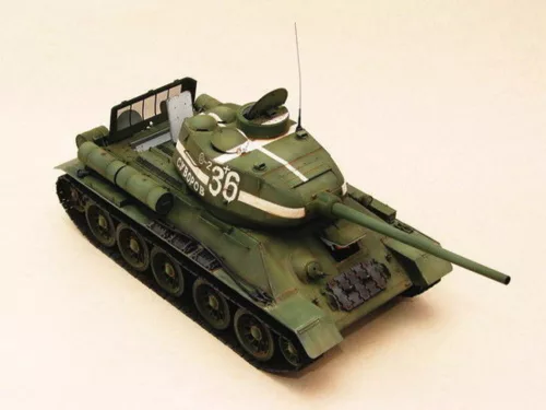 Trumpeter T-34/85 1944 Baunummer 183 – 1:16 harcjármű makett