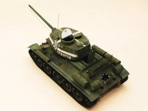 Trumpeter T-34/85 1944 Baunummer 183 – 1:16 harcjármű makett