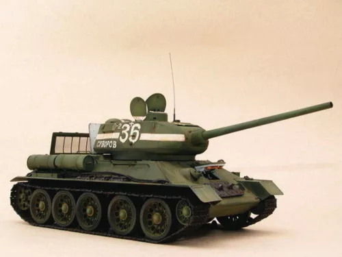 Trumpeter T-34/85 1944 Baunummer 183 – 1:16 harcjármű makett