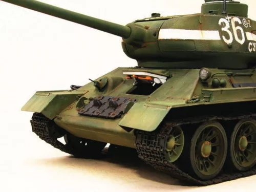 Trumpeter T-34/85 1944 Baunummer 183 – 1:16 harcjármű makett
