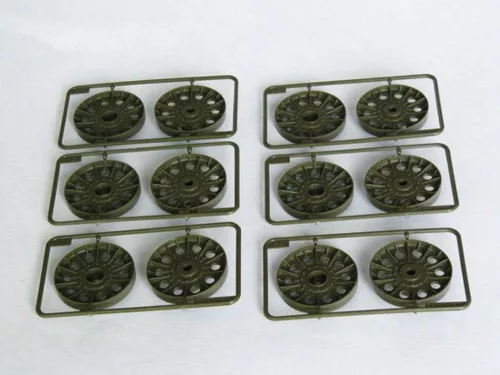 Trumpeter T-34/76 1943 – 1:16 harcjármű makett