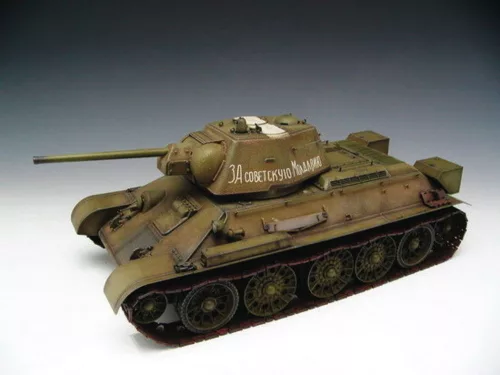 Trumpeter T-34/76 1943 – 1:16 harcjármű makett