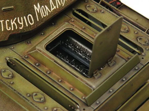 Trumpeter T-34/76 1943 – 1:16 harcjármű makett