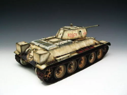 Trumpeter T-34/76 szovjet harckocsi (1942) – 1:16 harcjármű makett