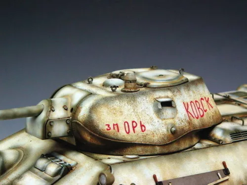 Trumpeter T-34/76 szovjet harckocsi (1942) – 1:16 harcjármű makett
