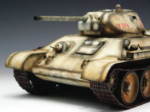Trumpeter T-34/76 szovjet harckocsi (1942) – 1:16 harcjármű makett