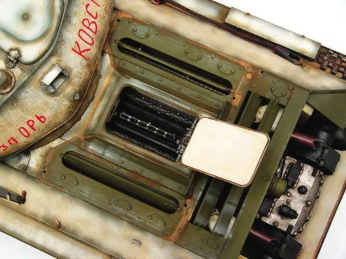 Trumpeter T-34/76 szovjet harckocsi (1942) – 1:16 harcjármű makett