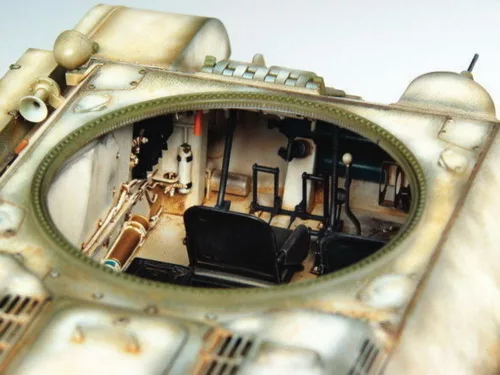 Trumpeter T-34/76 szovjet harckocsi (1942) – 1:16 harcjármű makett