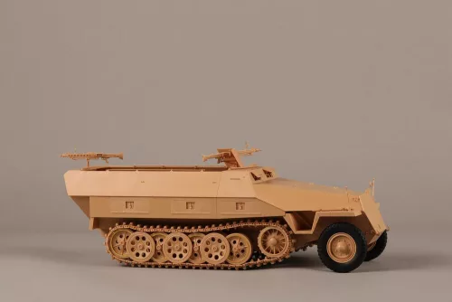 Trumpeter Sd.Kfz. 251D – 1:16 harcjármű makett