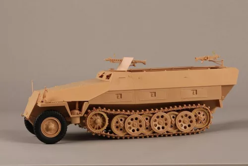 Trumpeter Sd.Kfz. 251D – 1:16 harcjármű makett