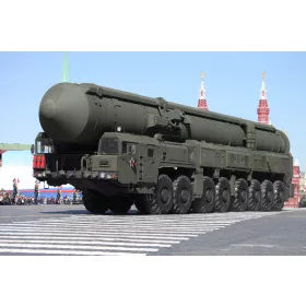   Trumpeter 15U175 TEL – RS-12M1 Topol-M ICBM rendszer – 1:35 rakéta-/légvédelmi rendszer makett