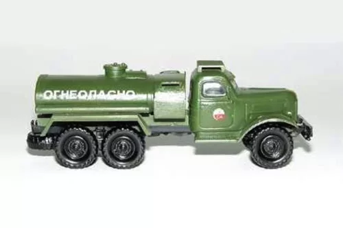 Trumpeter szovjet ZIL-157 üzemanyag-szállító teherautó – 1:72 katonai jármű makett