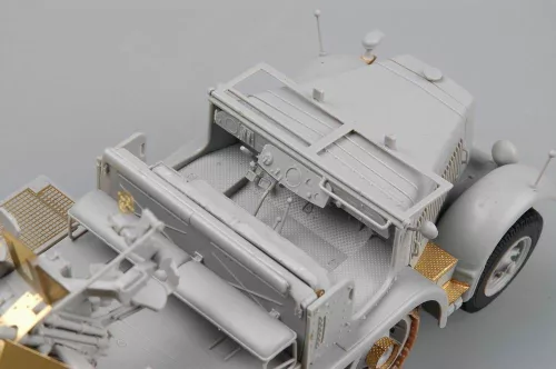Trumpeter 2 cm Flakvierling 38 önjáró löveg (Sd.Kfz. 7/1 korai változat) – 1:35 légvédelmi löveg makett