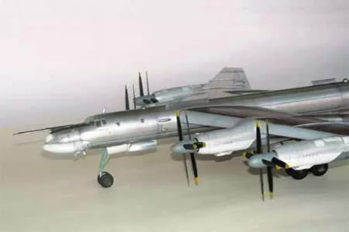 Trumpeter Tupolev Tu-95 MS Bear-H – 1:72 repülőgép makett