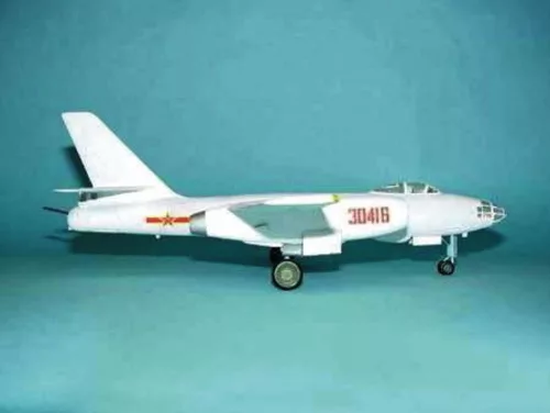 Trumpeter Harbin H-5 bombázó – 1:72 repülőgép makett