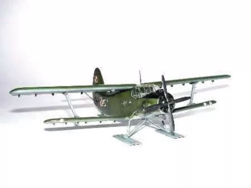 Trumpeter Antonov An-2M Colt sífutóművel – 1:72 repülőgép makett