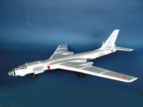 Trumpeter Tupolev Tu-16K 26 Badger – 1:72 repülőgép makett