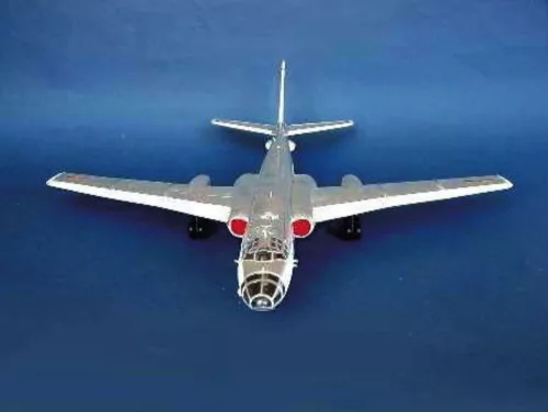 Trumpeter Tupolev Tu-16K 26 Badger – 1:72 repülőgép makett