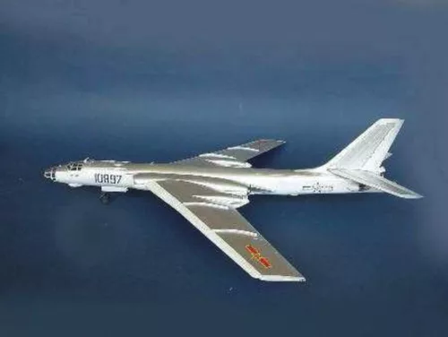 Trumpeter Tupolev Tu-16K 26 Badger – 1:72 repülőgép makett