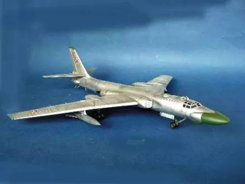 Trumpeter Tupolev Tu-16K 10 Badger – 1:72 repülőgép makett