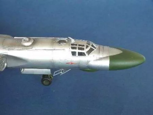 Trumpeter Tupolev Tu-16K 10 Badger – 1:72 repülőgép makett