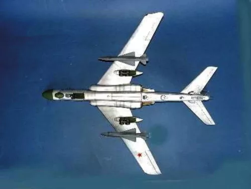 Trumpeter Tupolev Tu-16K 10 Badger – 1:72 repülőgép makett