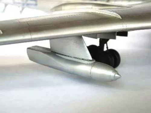 Trumpeter kínai Xian JHU-6 légi utántöltő repülőgép – 1:72 repülőgép makett