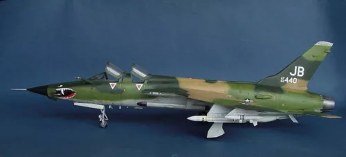 Trumpeter Republic F-105 G Wild Weasel – 1:32 repülőgép makett