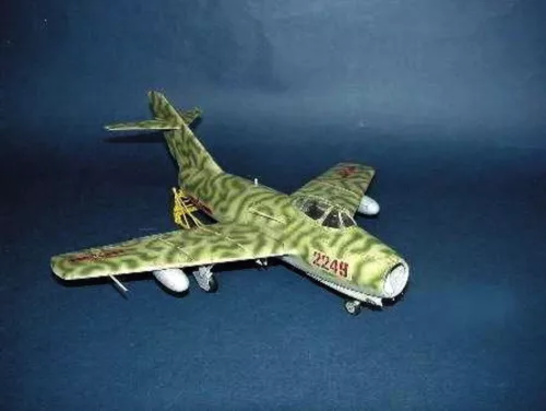 Trumpeter MiG-15 bis vadászrepülőgép – 1:32 repülőgép makett
