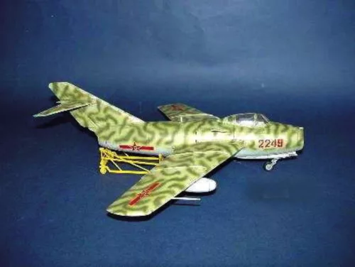 Trumpeter MiG-15 bis vadászrepülőgép – 1:32 repülőgép makett