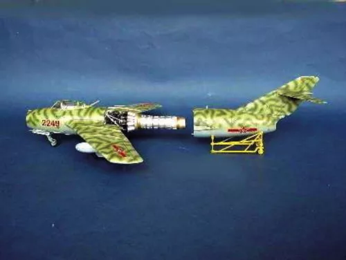 Trumpeter MiG-15 bis vadászrepülőgép – 1:32 repülőgép makett