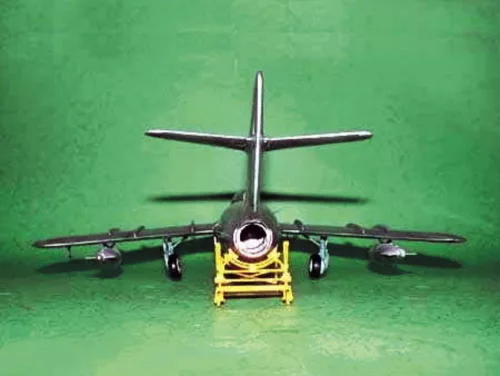 Trumpeter MiG-17 F Fresco – 1:32 repülőgép makett