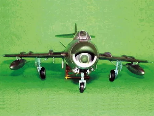 Trumpeter MiG-17 PF Fresco – 1:32 repülőgép makett