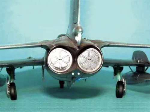 Trumpeter MiG-19 S Farmer C – 1:32 repülőgép makett
