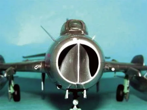 Trumpeter MiG-19 S Farmer C – 1:32 repülőgép makett