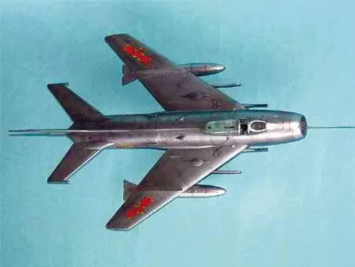 Trumpeter MiG-19 S Farmer C – 1:32 repülőgép makett
