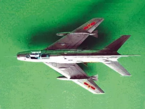 Trumpeter Shenyang FT-6 kiképzőgép – 1:32 repülőgép makett