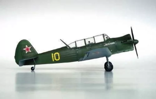 Trumpeter Jakowlew Jak-18 Max – 1:32 repülőgép makett
