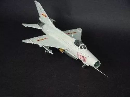 Trumpeter Shenyang F-7 II – 1:32 repülőgép makett