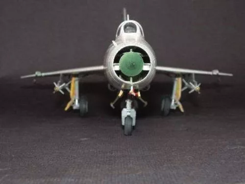 Trumpeter Shenyang F-7 II – 1:32 repülőgép makett