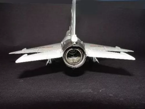 Trumpeter Shenyang F-7 II – 1:32 repülőgép makett