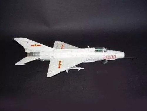Trumpeter Shenyang F-7 II – 1:32 repülőgép makett